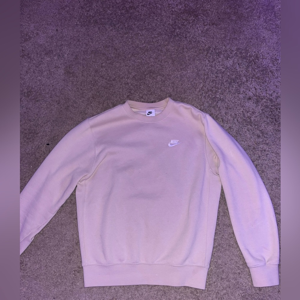 Nike crew neck size small worn once
